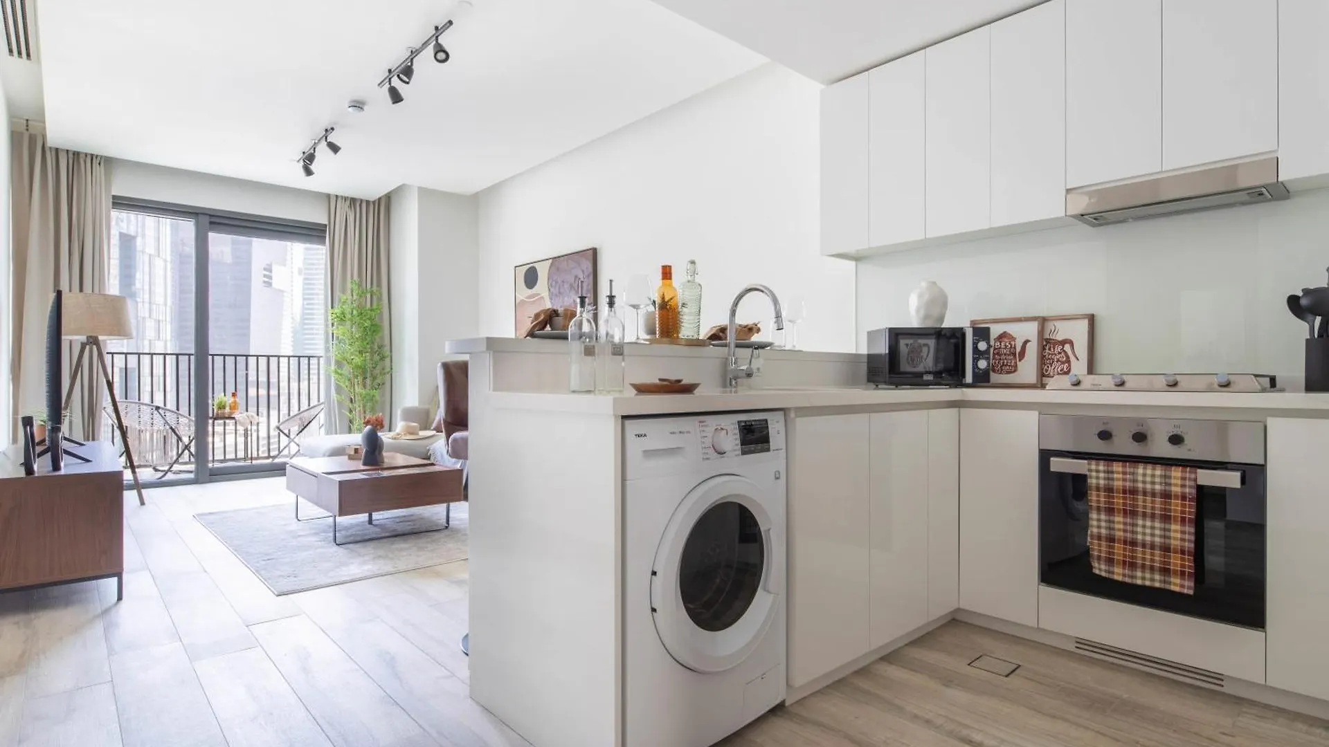 Frank Porter - Ahad Residences Dubai Apartment