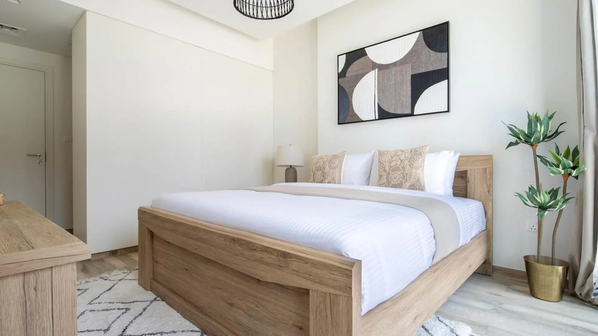 Frank Porter - Ahad Residences Dubai Apartment